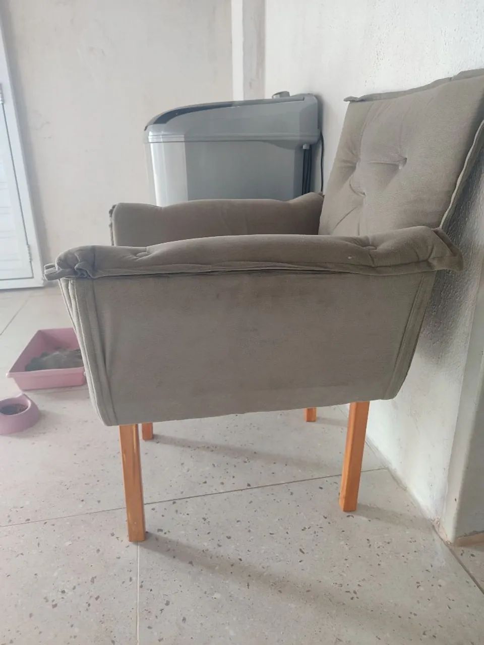  vende se 2 poltronas semi novas, apesar de ser usada estão sem marca de uso. - Foto 3