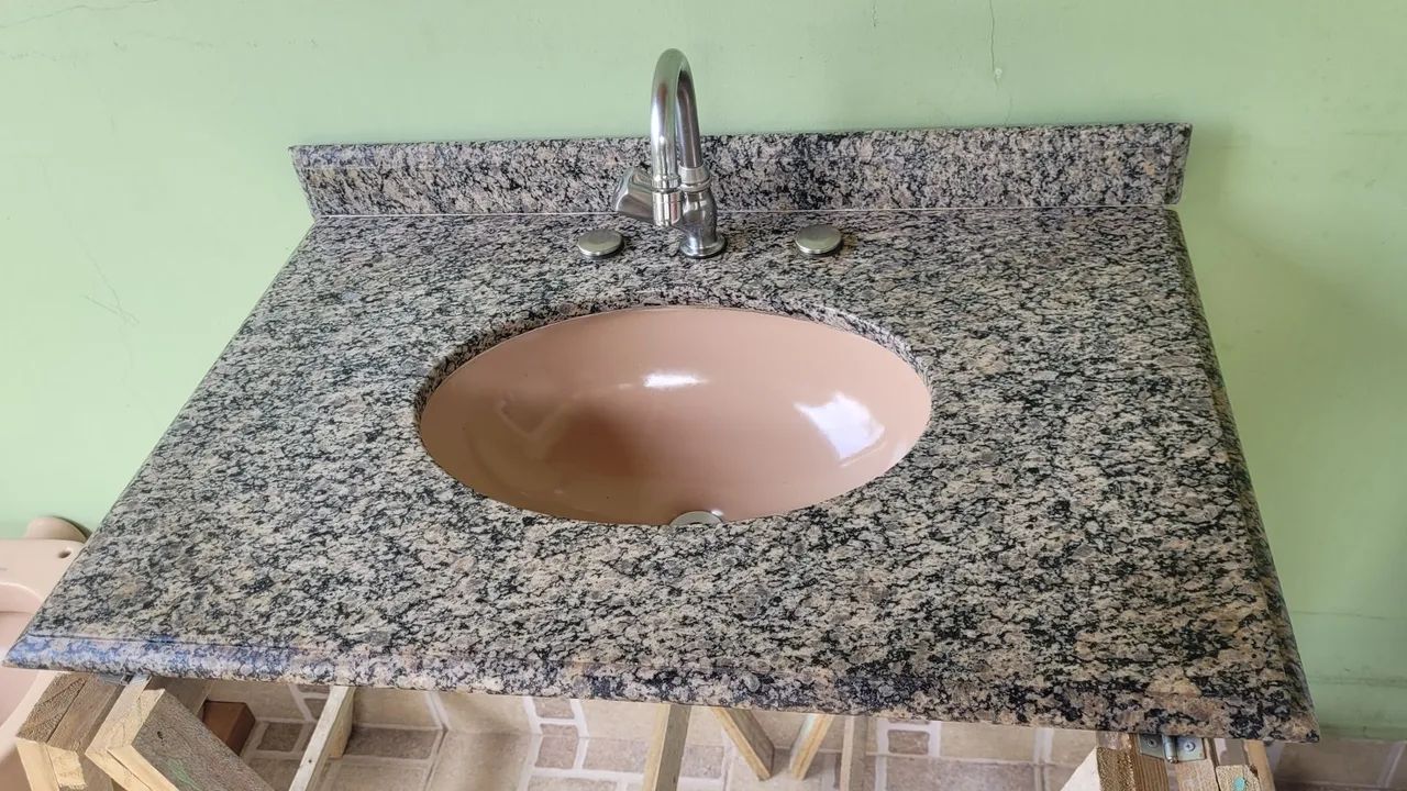 Kit Cuba de Banheiro com Pedra de Granito e torneira + Bacia Celite - Foto 2