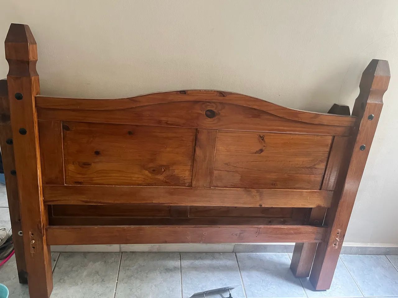 Cama de madeira