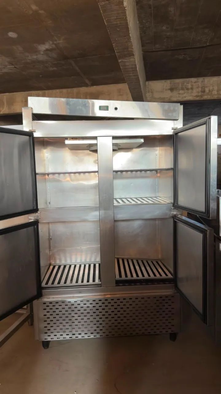 Câmara Refrigerada Vertical em Aço Inox - 4 Portas - Foto 2