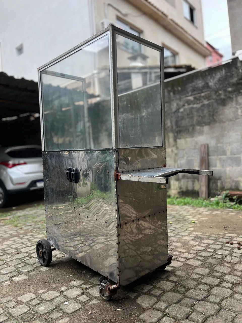 Carrinho expositor / carrinho para comércio em inox e vidro - R$ 1.000