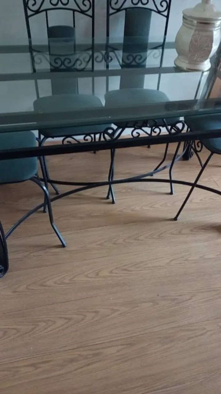 Conjunto de mesa e 6 cadeiras - Foto 2