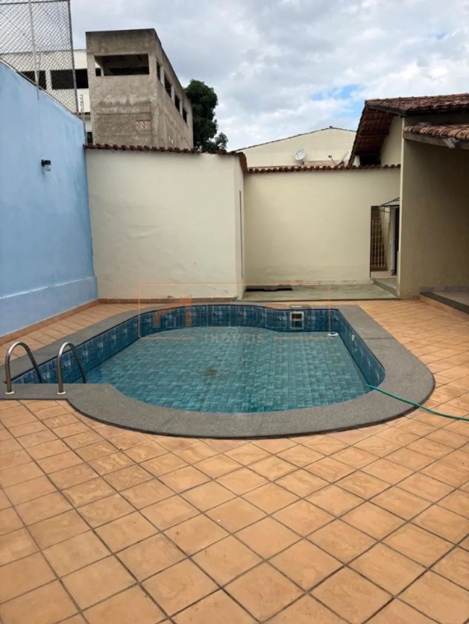 Vendo Casa com 02 Quartos + 01 Suíte no Santa Mônica