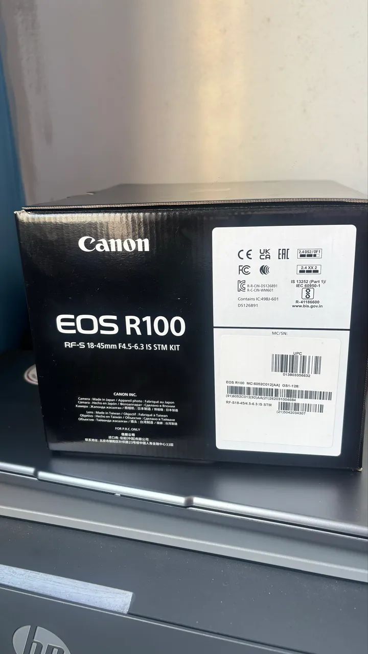 Canon EOS R100 