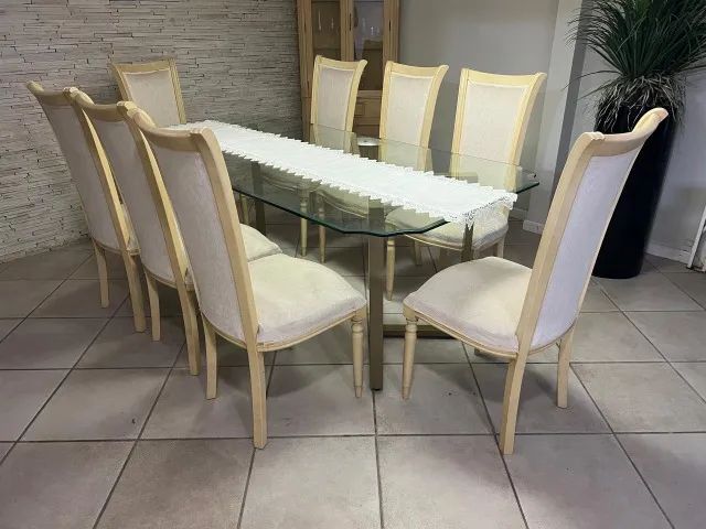 Mesa de Jantar de Vidro 8 Lugares + 8 Cadeiras Estofadas - Elegante e Completa