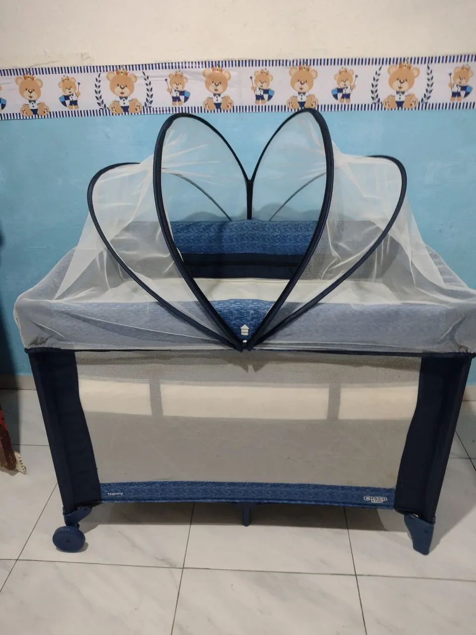 Berço portátil completo com mosquiteiro e colchão muito bem conservado! - Foto 4