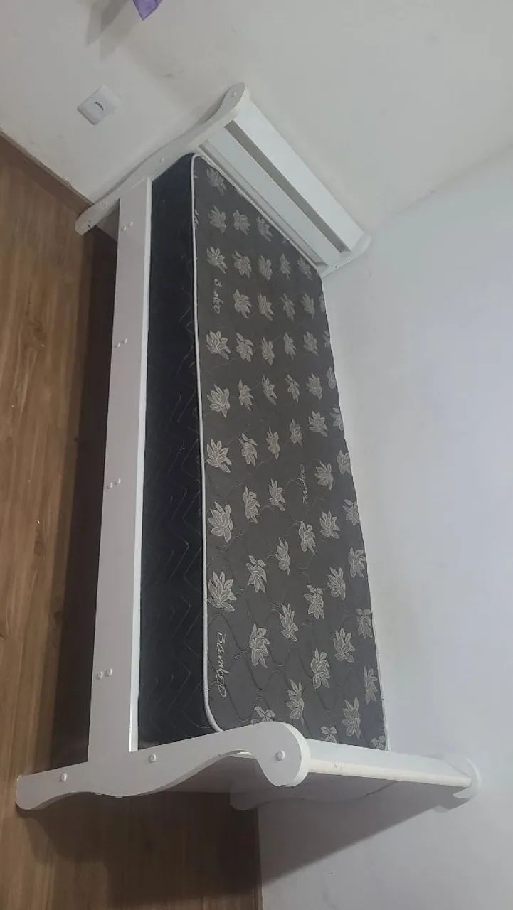 Vendo 02 cama de solteiro em ótimo estado com colchão.... - Foto 4