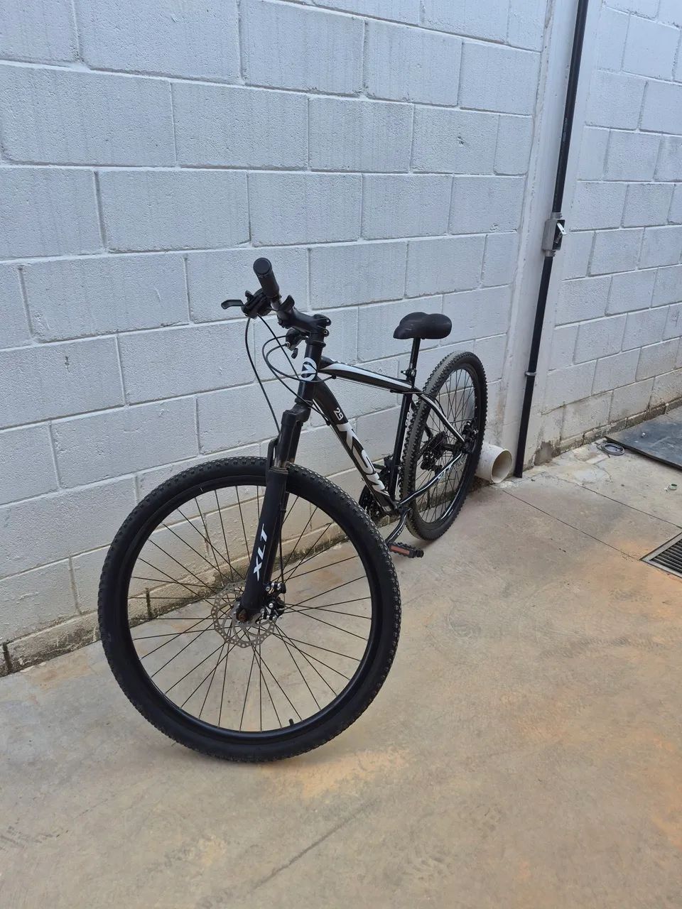 Bicicleta aro 29 ksw branca e preta  - Foto 4