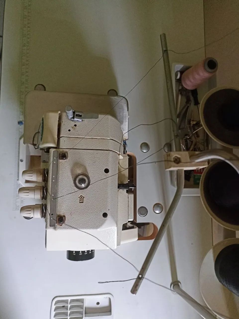 Vendo máquina de costura Overlok - Foto 2