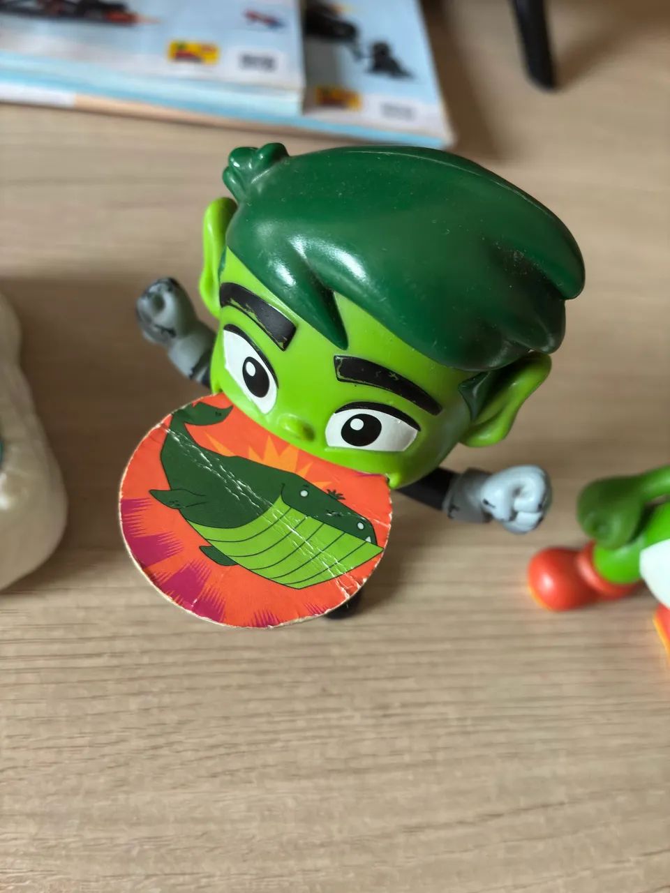 3 brinquedos do McDonalds, Yoshi, Mutano e Knuckles - Foto 2