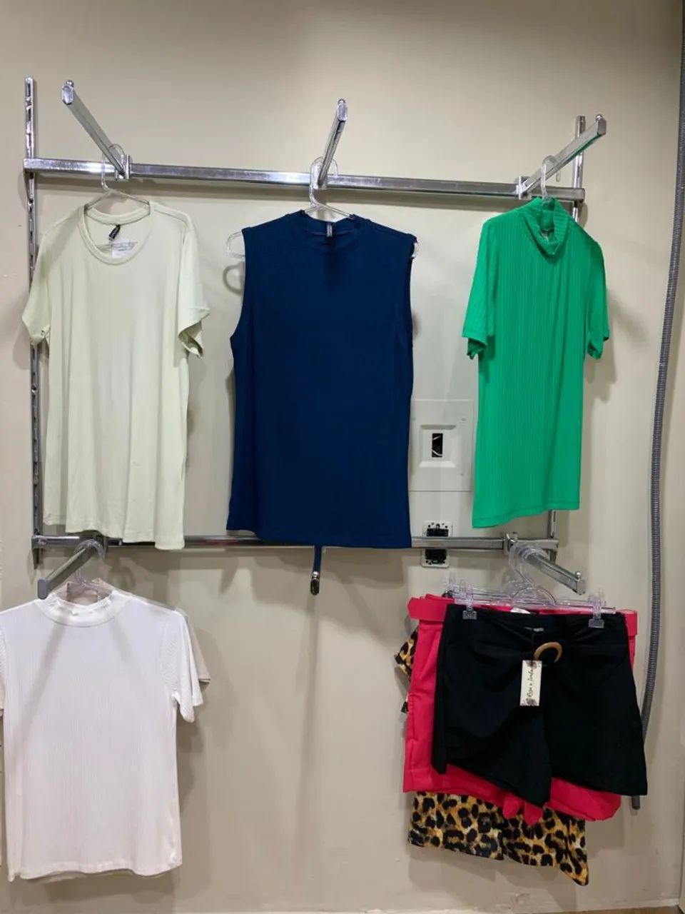 Vendo araras expositores de roupas 