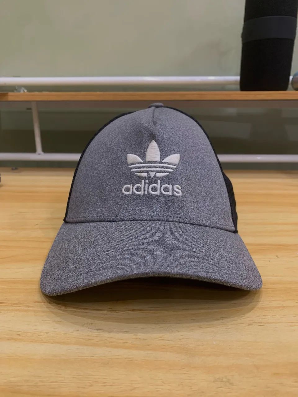 Boné adidas cinza - Foto 3
