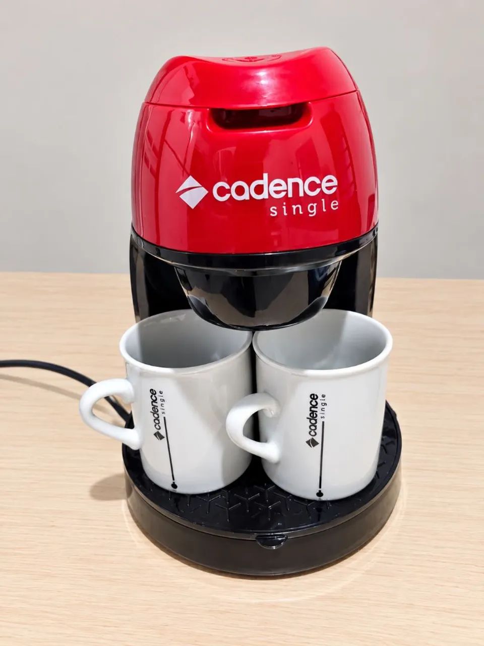 Cafeteira 127v + canecas
