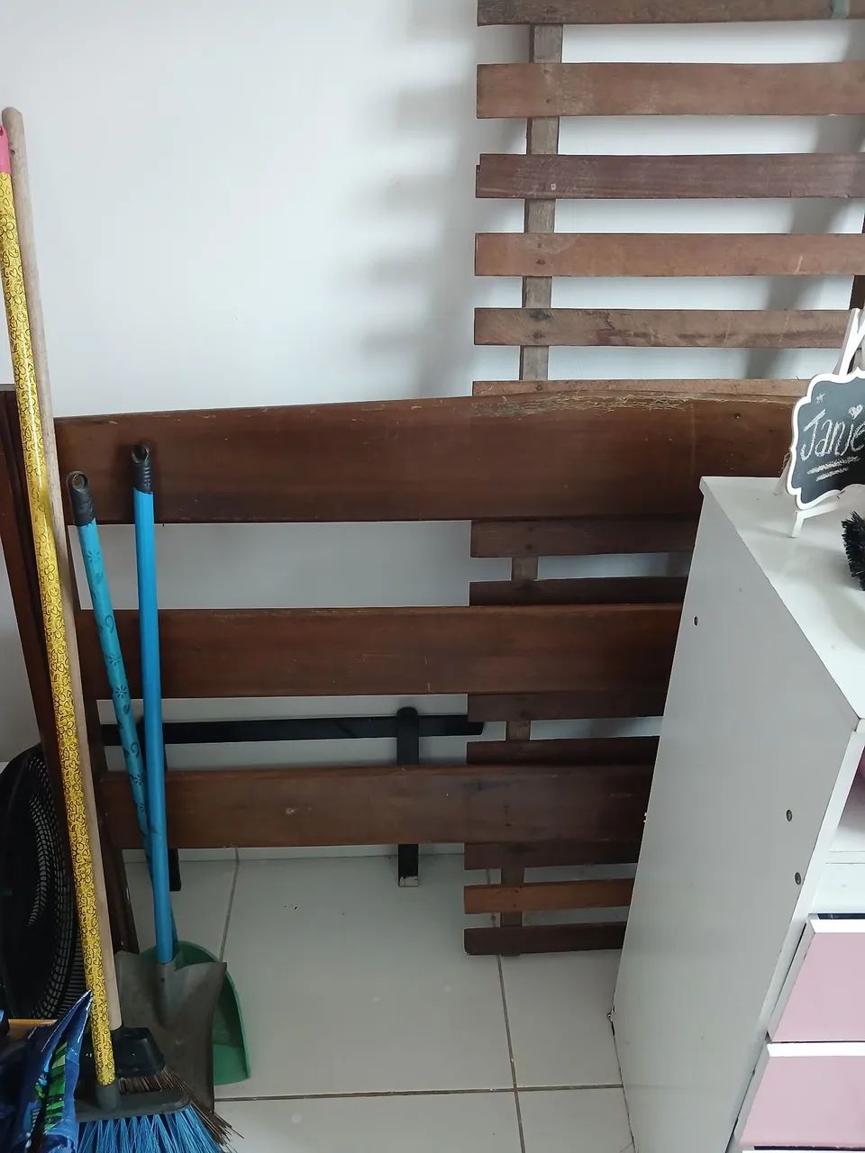Cama casal de madeira 