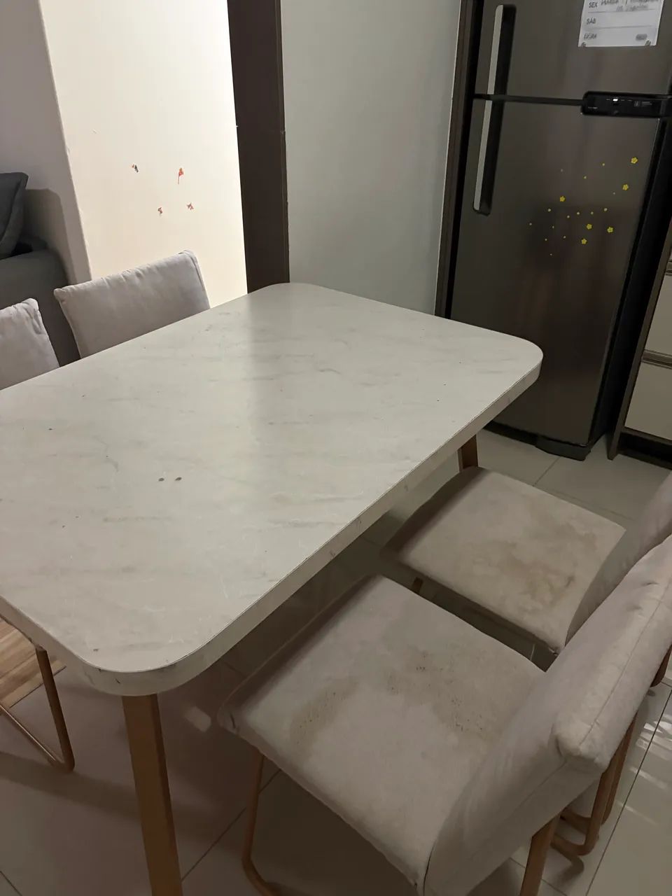 Vendo mesa com 4 cadeiras - Foto 4