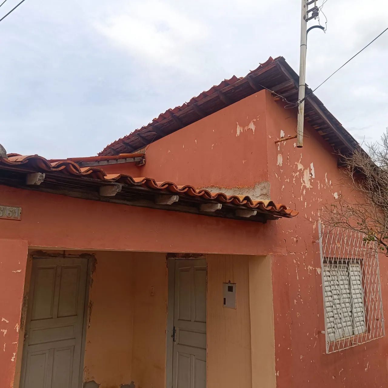 Material de construção. Casa a demolir.