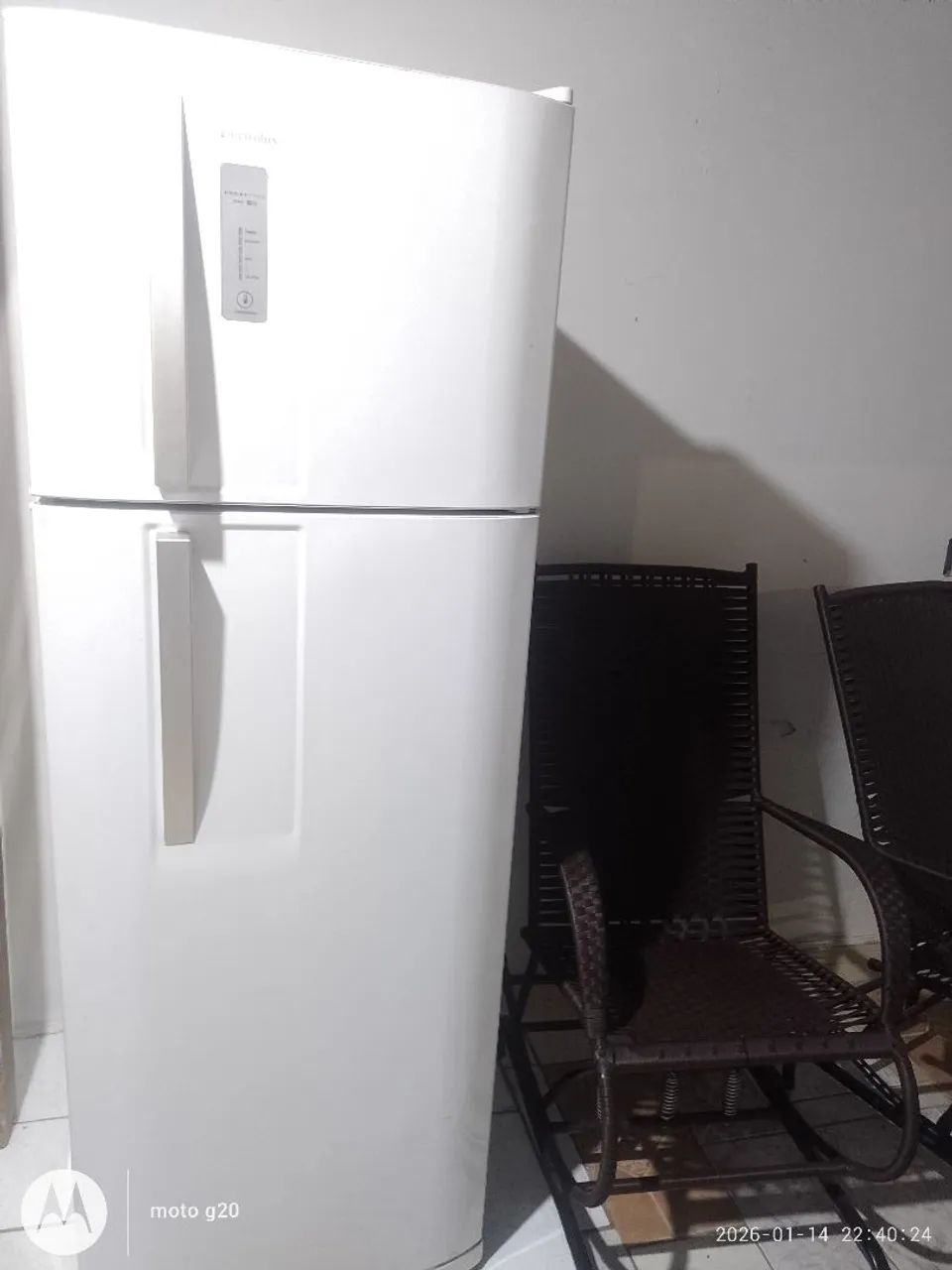 GELADEIRA FROST FREE ELECTROLUX RETIRAR SITIO CERCADO CONTATO ESTÁ ABAIXO  - Foto 3