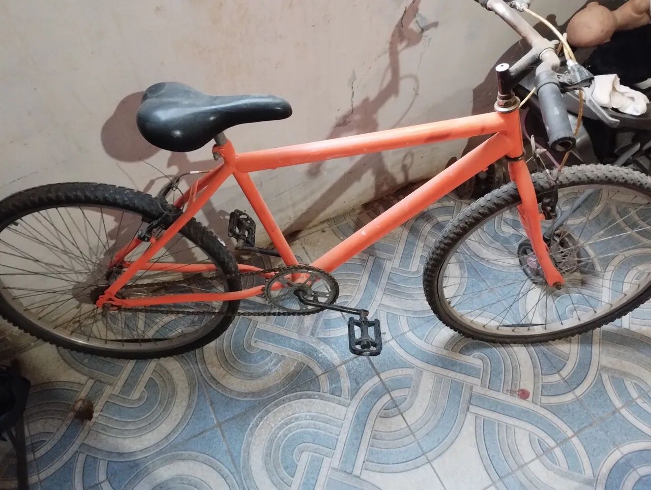 Bicicleta aro 26 em bom estado  - Foto 5