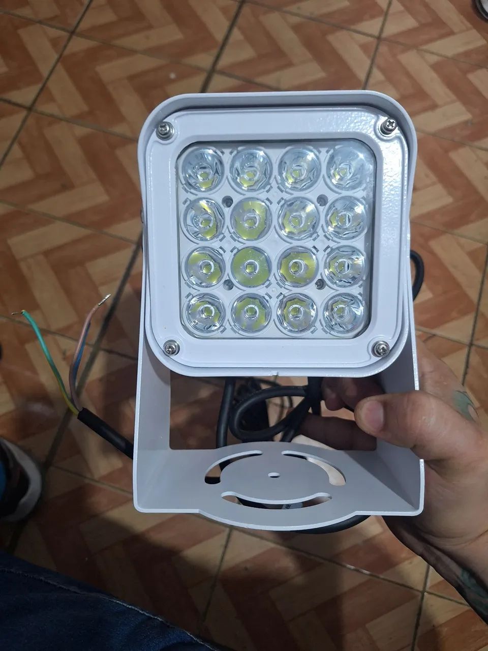 Refletor LED estroboscópico IP66.