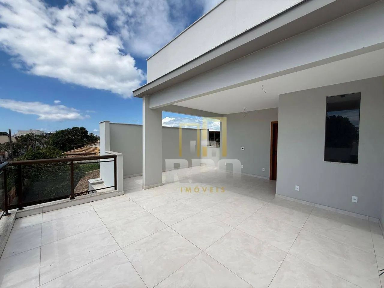 Triplex no Centro de Rio das Ostras com 3 quartos, terraço gourmet!