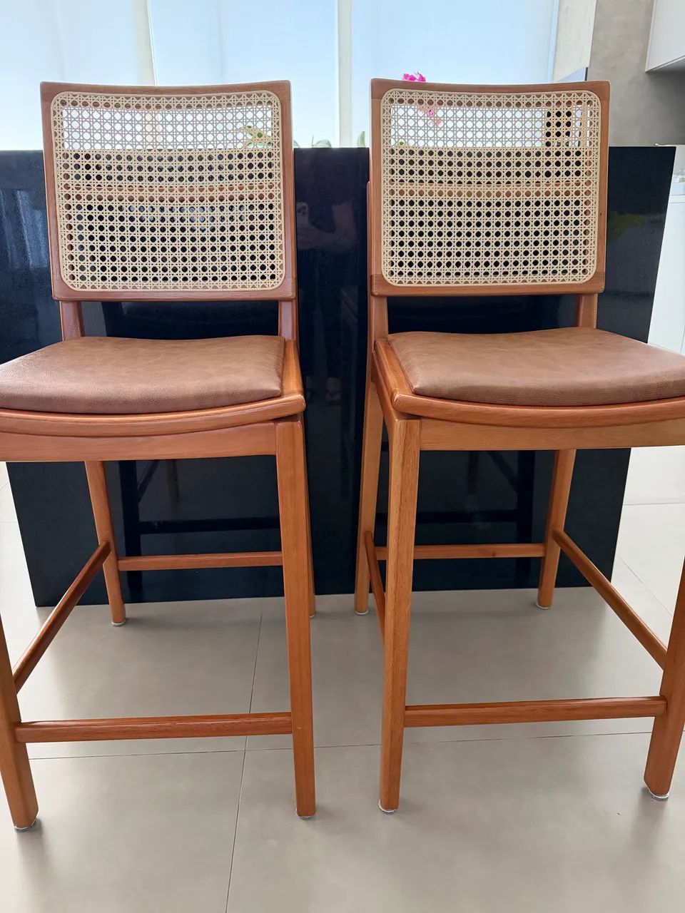 Cadeiras e Banquetas - Foto 4