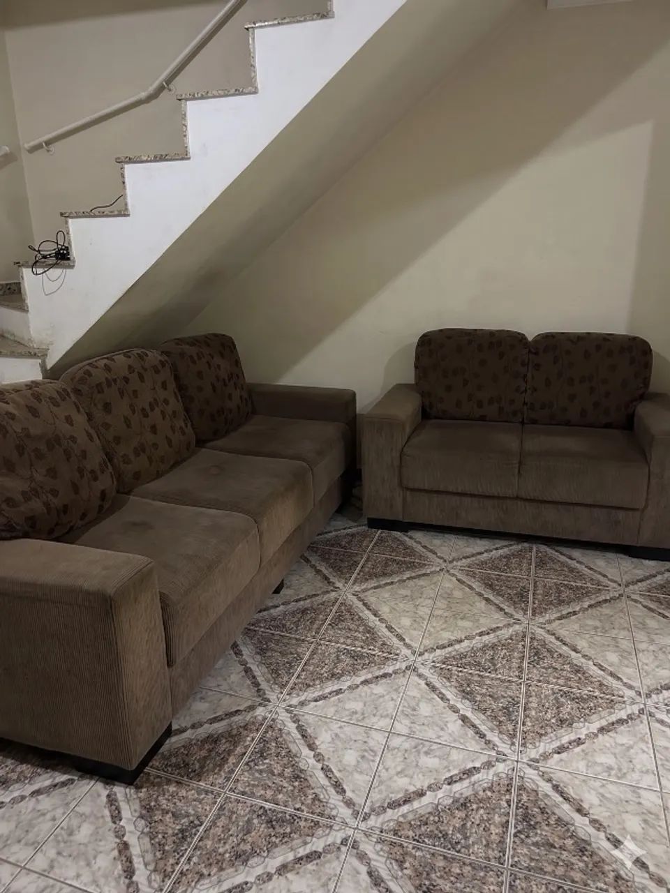 Sofá 2 e 3 lugares marrom RETRÁTIL . Conjunto (Coelho -São Gonçalo)