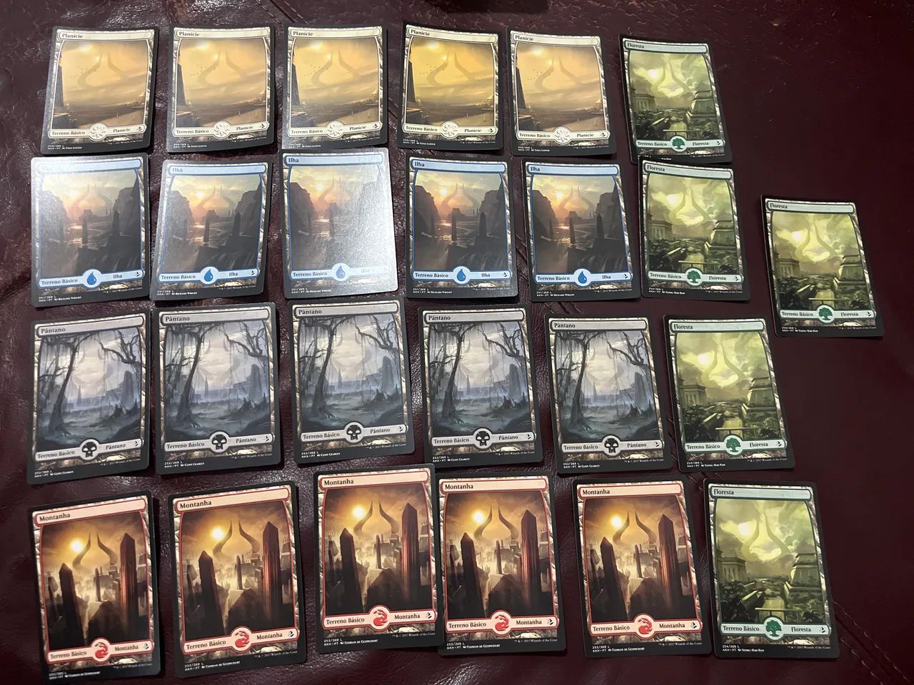 25 Terrenos Básicos Arte Estendida de Magic the Gathering em Português 
