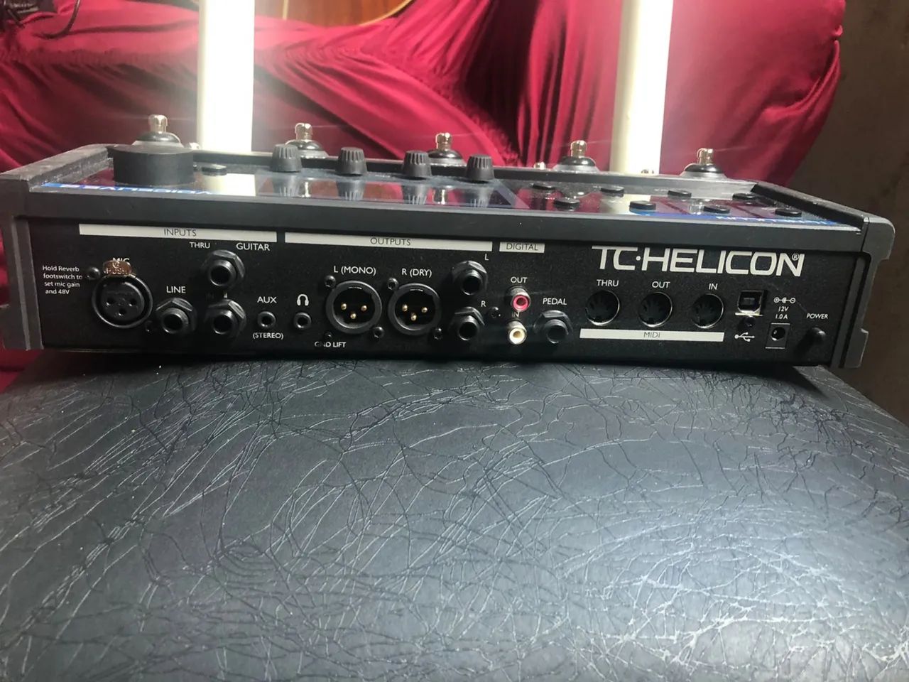 Pedal profissional efeitos voz tchelicon voice live 2
