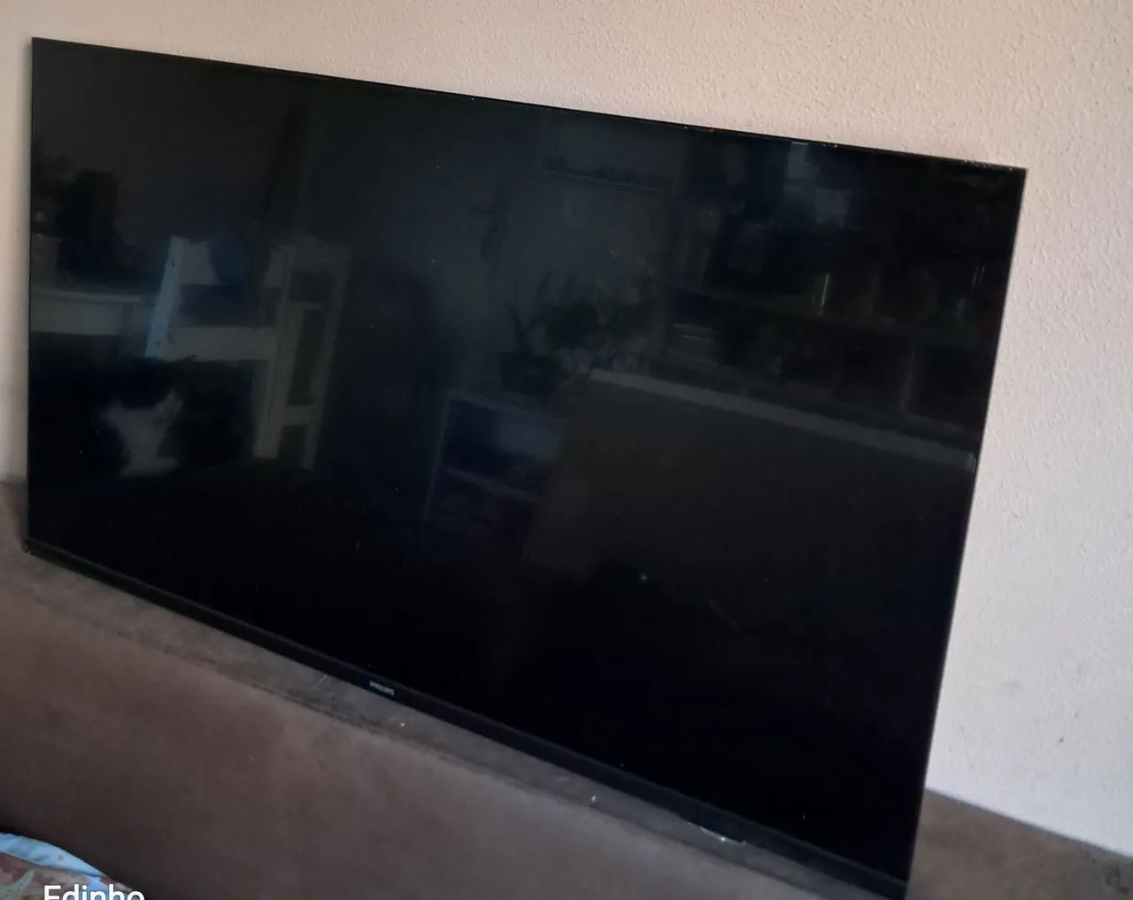 Tv 43" polegadas marca fhilips smart.  - Foto 2