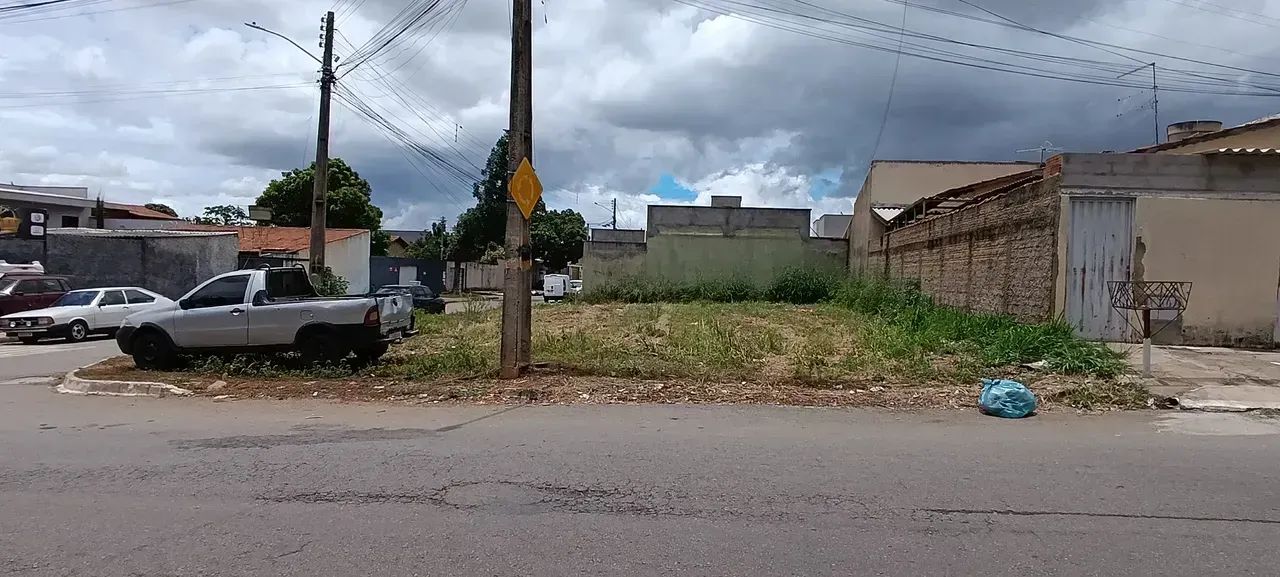 Lote em avenida comercial com casa construída - Foto 5