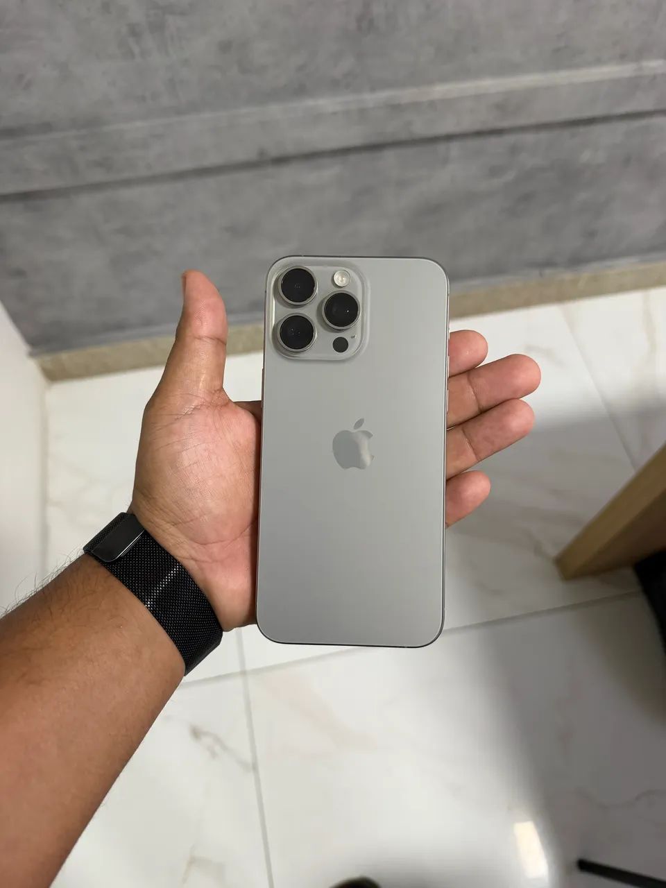 iPhone 15 Pro Max semi novo - Foto 4