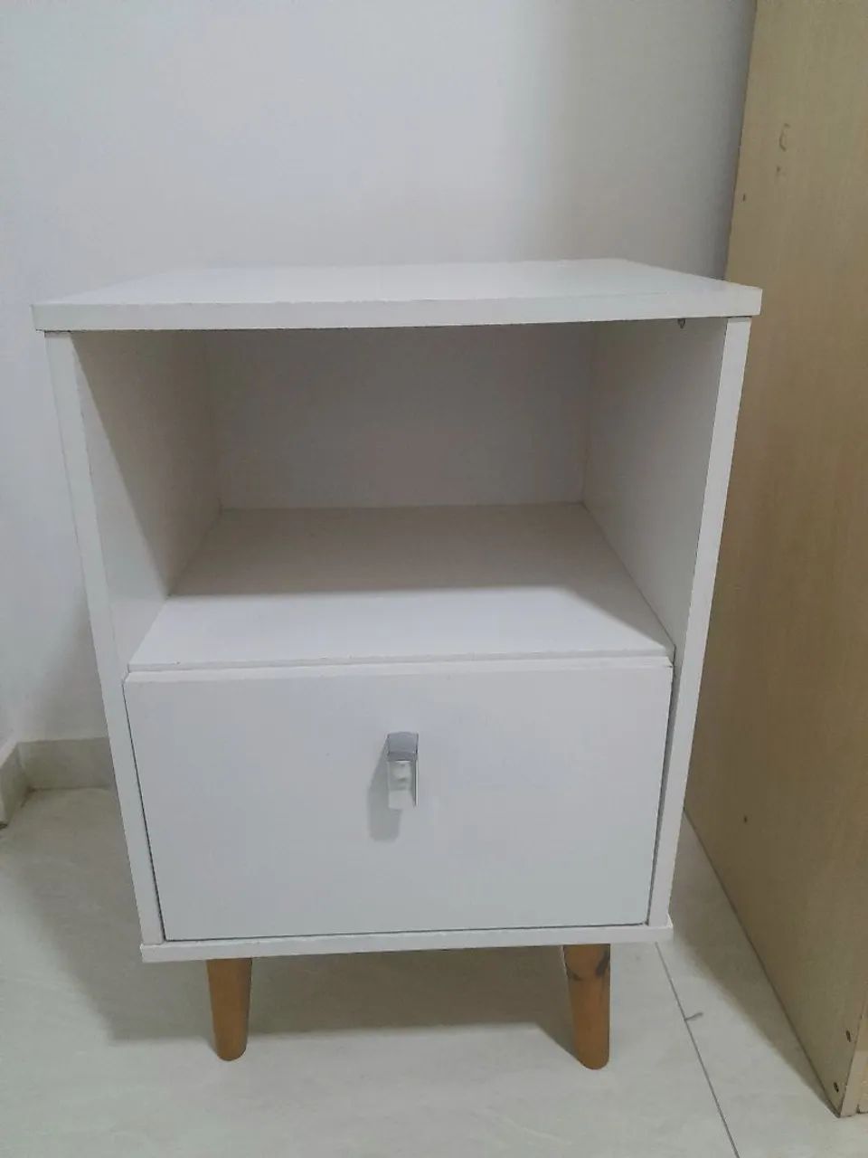 Mesa de Cabeceira ( criado mudo) Retrô Branco