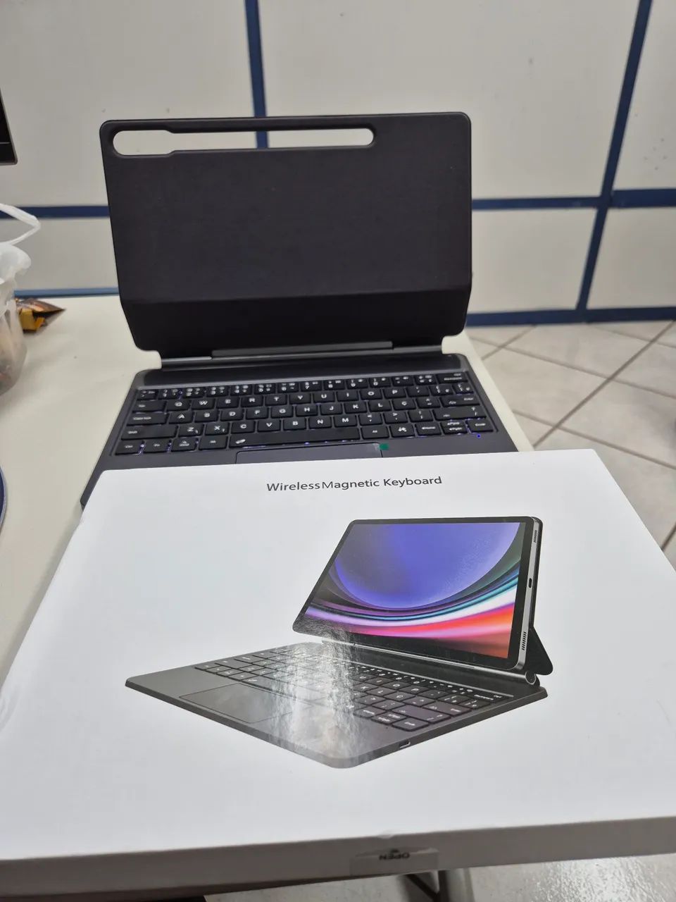 Capa com Teclado para Samsung Tab S9+, S9 FE+, S10+ e S7 FE