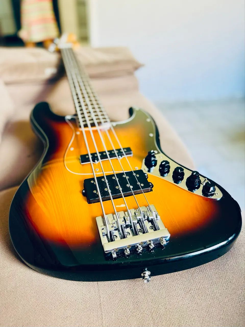 SQUIER JAZZ BASS AFFINITY V CUSTOM MOD - Foto 3