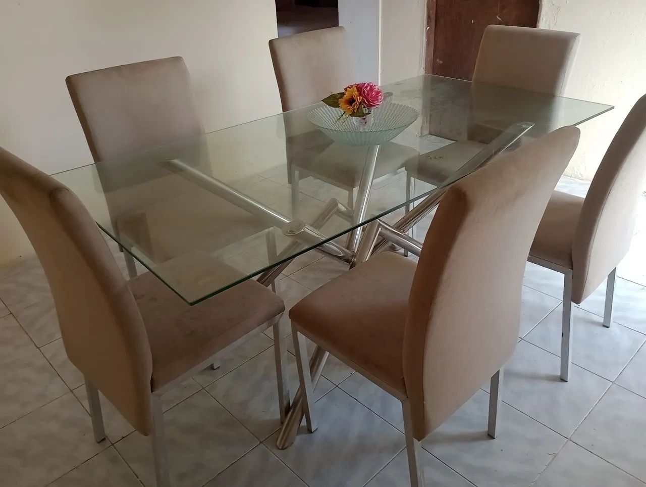 Mesa de vidro com seis poltronas muito top  - Foto 2