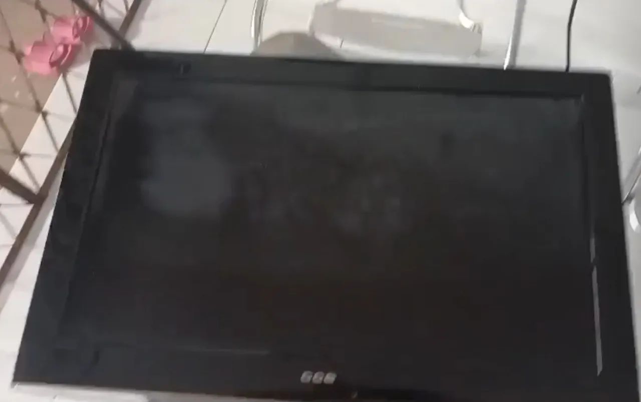 03 Smartv's com defeito, ligam, tela funcionando.  - Foto 2