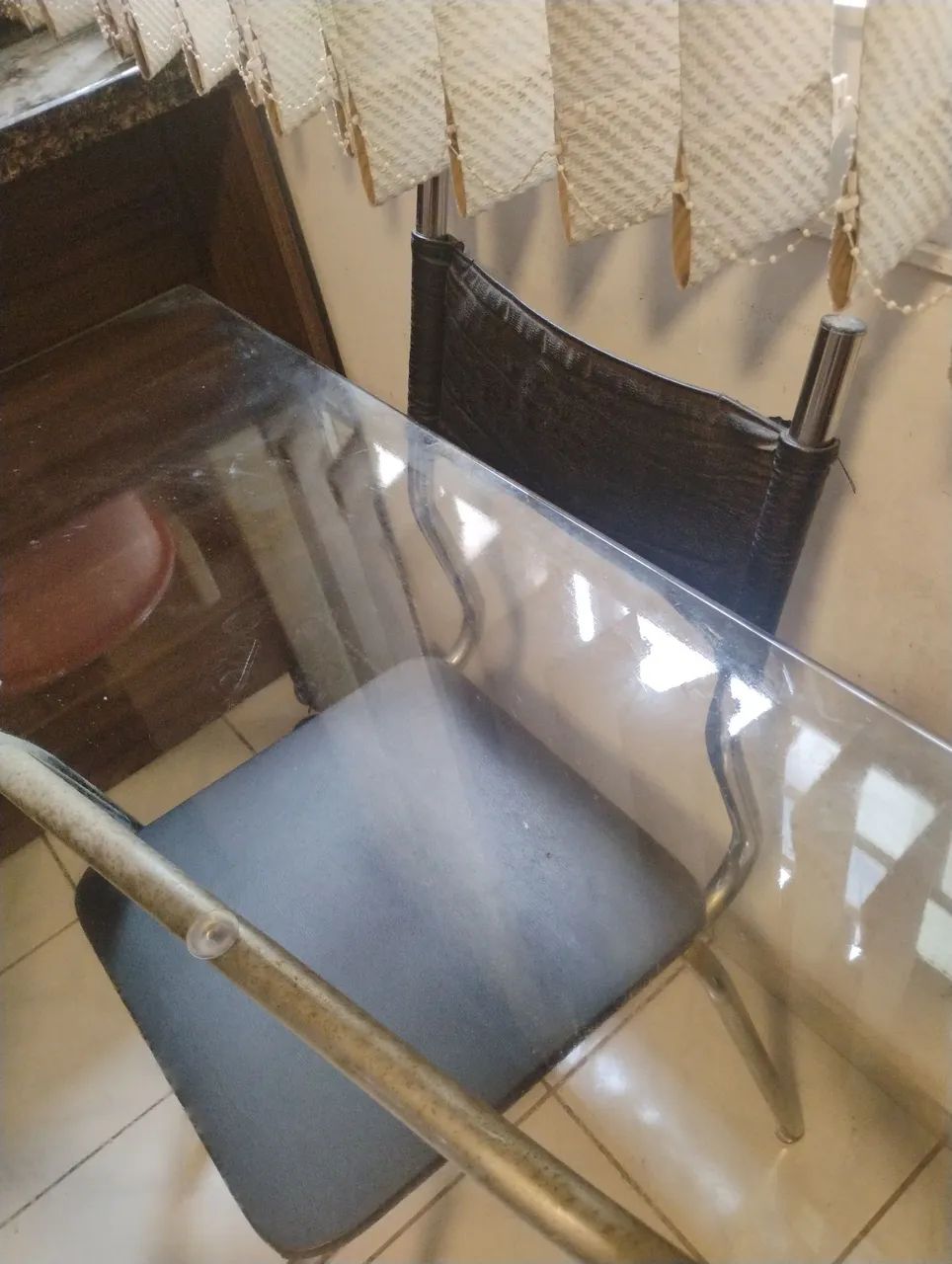 Mesa com tampo de vidro 