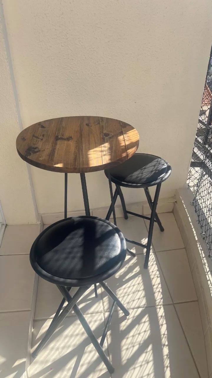 Mesa e bancos - Foto 2