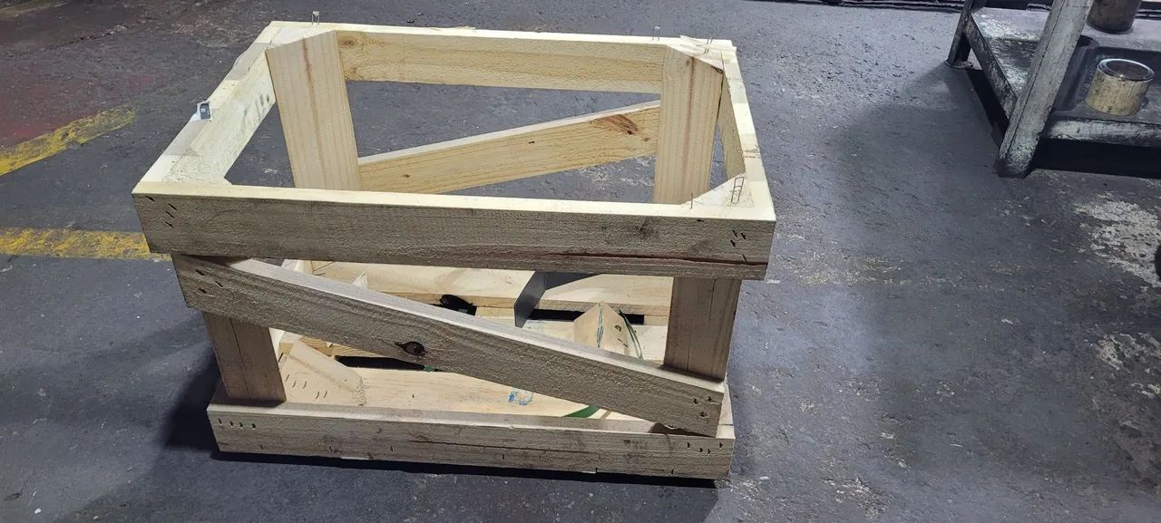 Vendo caixa de madeira