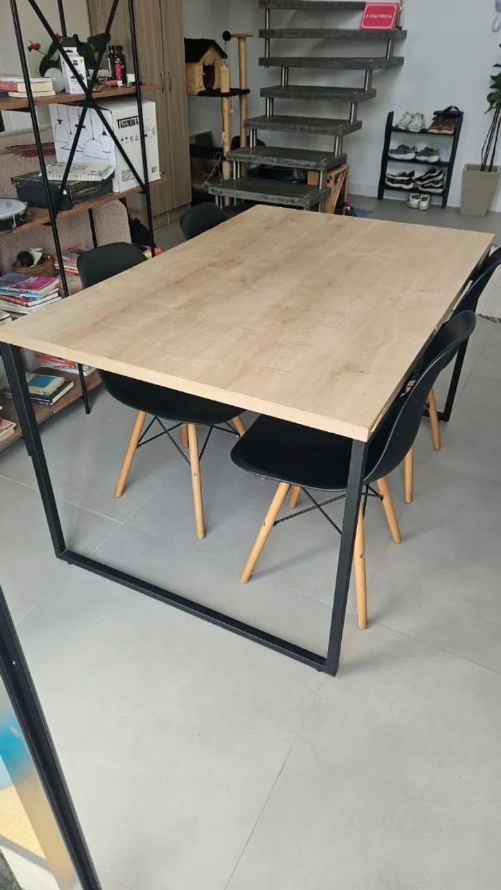 Mesa de jantar com quatro cadeiras - Foto 3