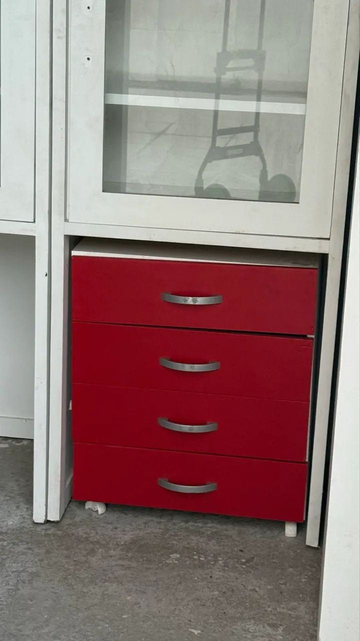 Armário com gaveteiro - detalhe em vidro - Foto 2