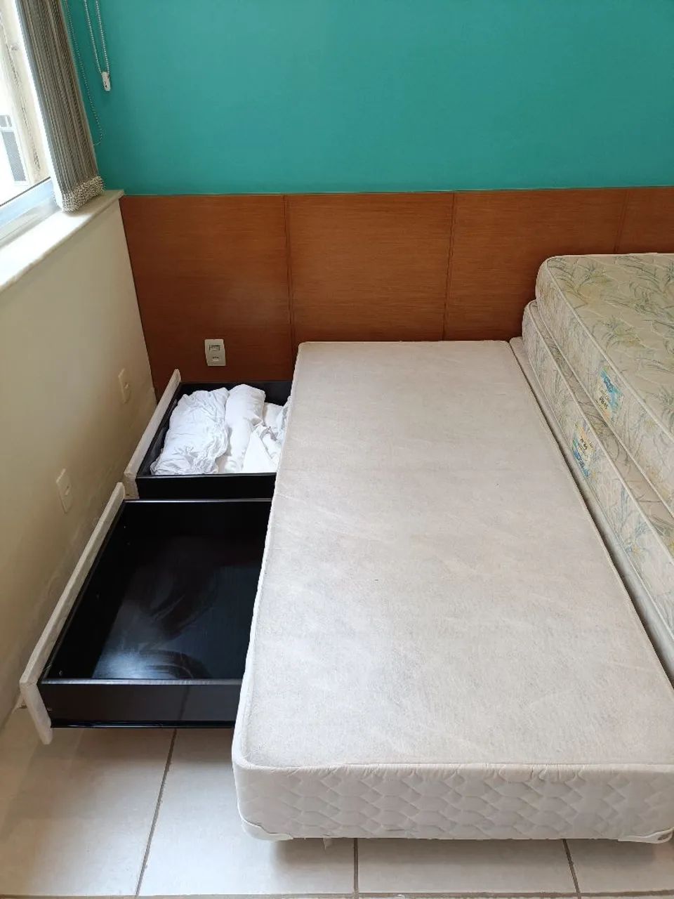 2 CAMAS DE SOLTEIRO RESISTENTES E COM GAVETEIROS  - Foto 4