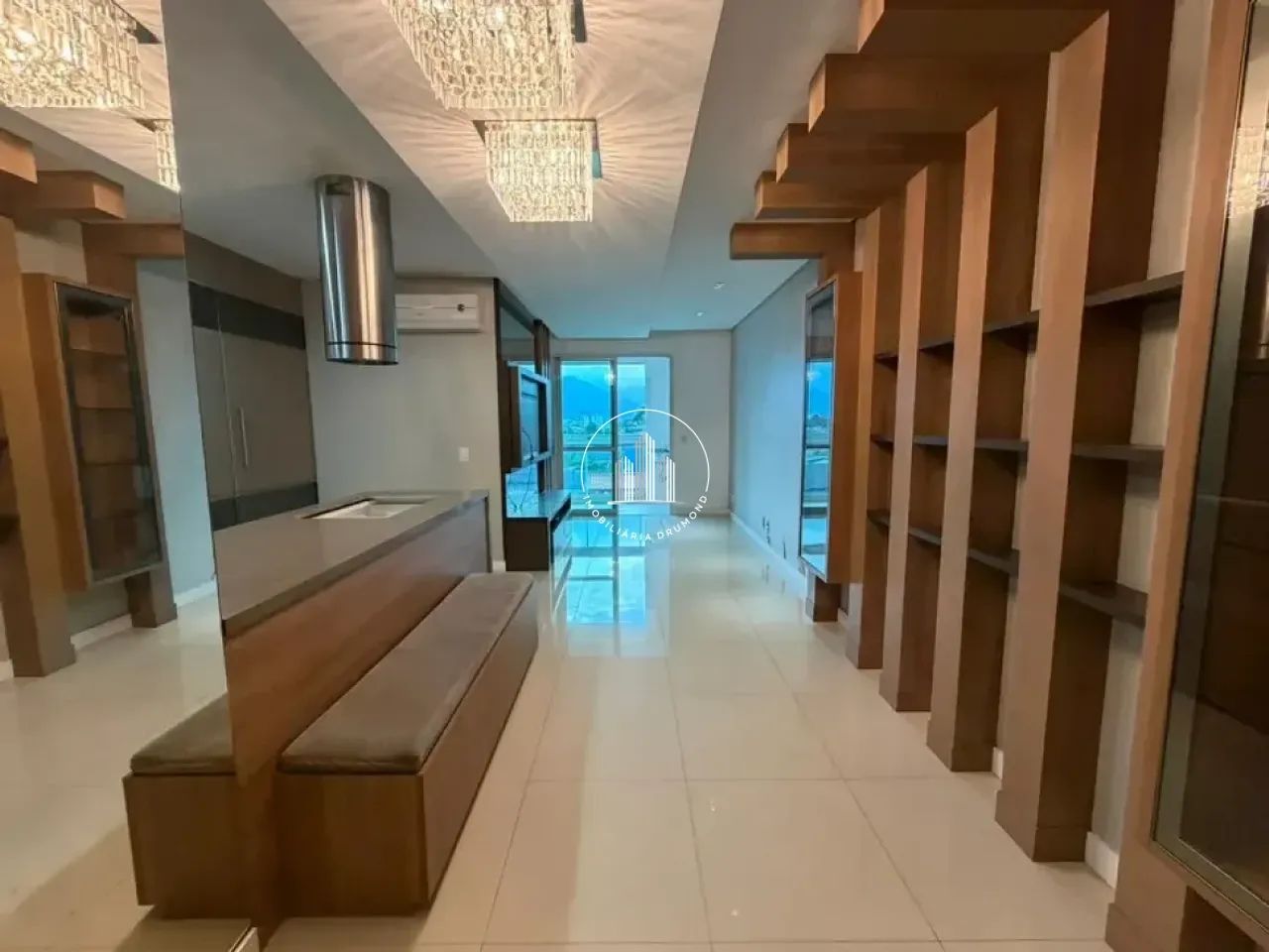 Apartamento 3 Quartos com 1 Suíte e 91m² - Centro - PLC
