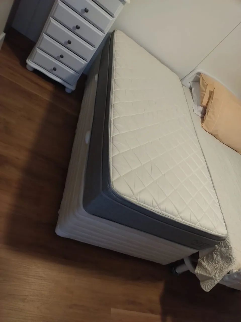 Colchão e box bau solteiro, praticamente novo 