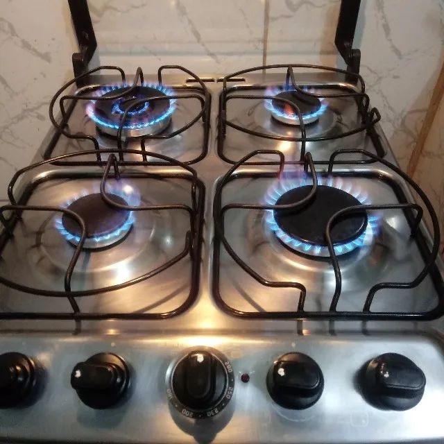 Fogão Brastemp  4 bocas cor Inox com grill e timer digital 