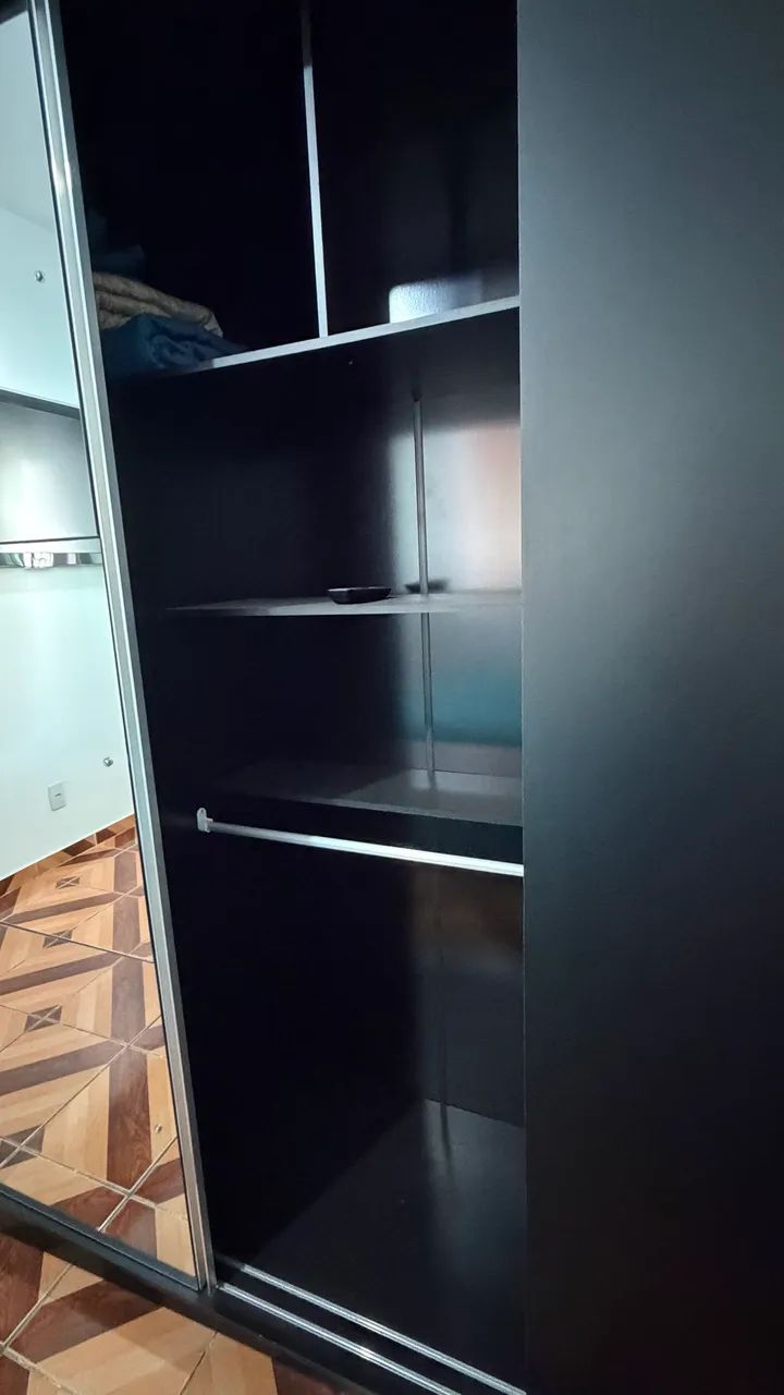 Guarda roupa preto  - Foto 2