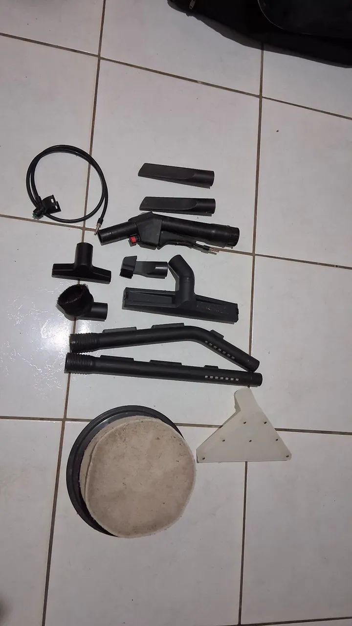 Extratora da  IPC para limpeza de estofados e carpetes. - Foto 3