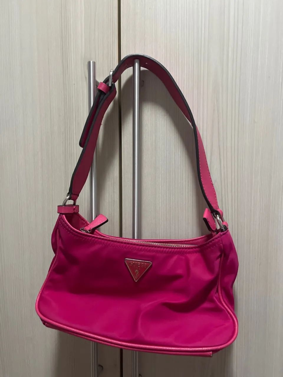 Bolsa da guess rosa choque 