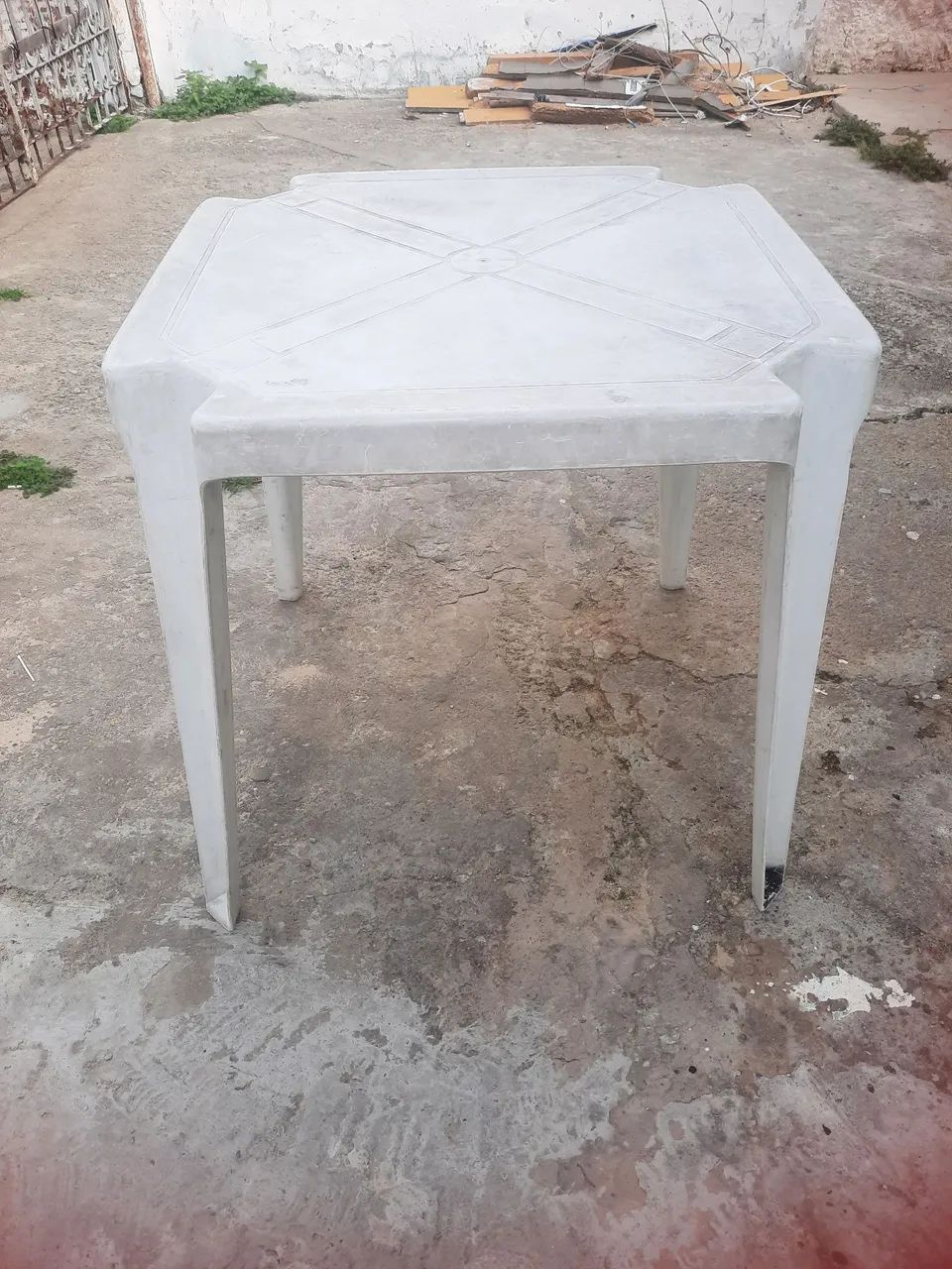 JOGOS DE MESAS E CADEIRAS.. 300 REAIS TUDO!