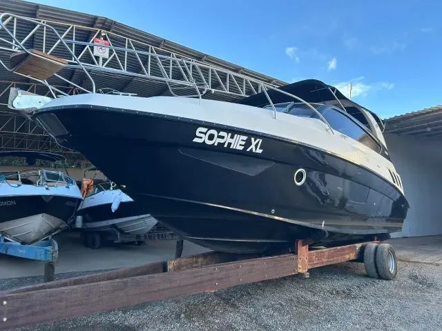 Lancha Triton 330 - 33 pés | Ano 2015 | 2 Motores Volvo Penta 4.3L MPI 220 HP | 540 Horas